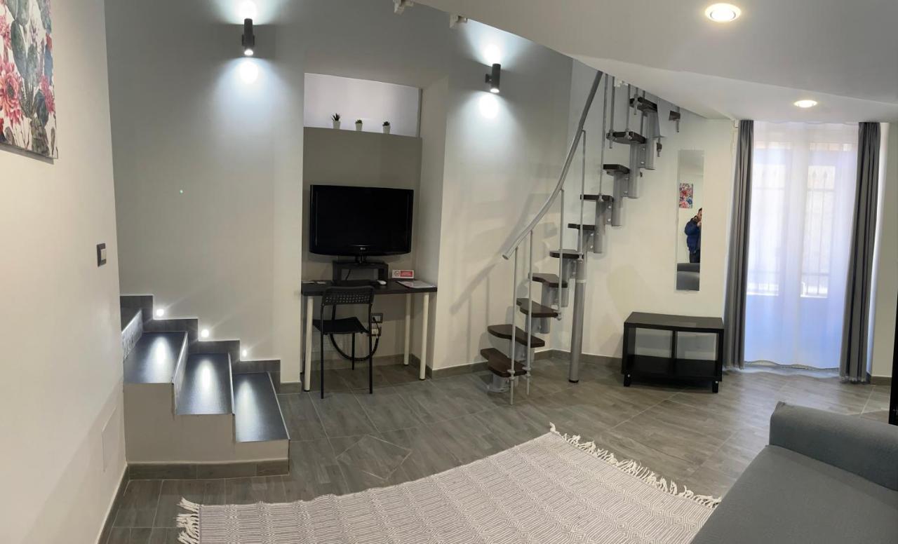 La Casa Di Karola Apartment Catania Luaran gambar