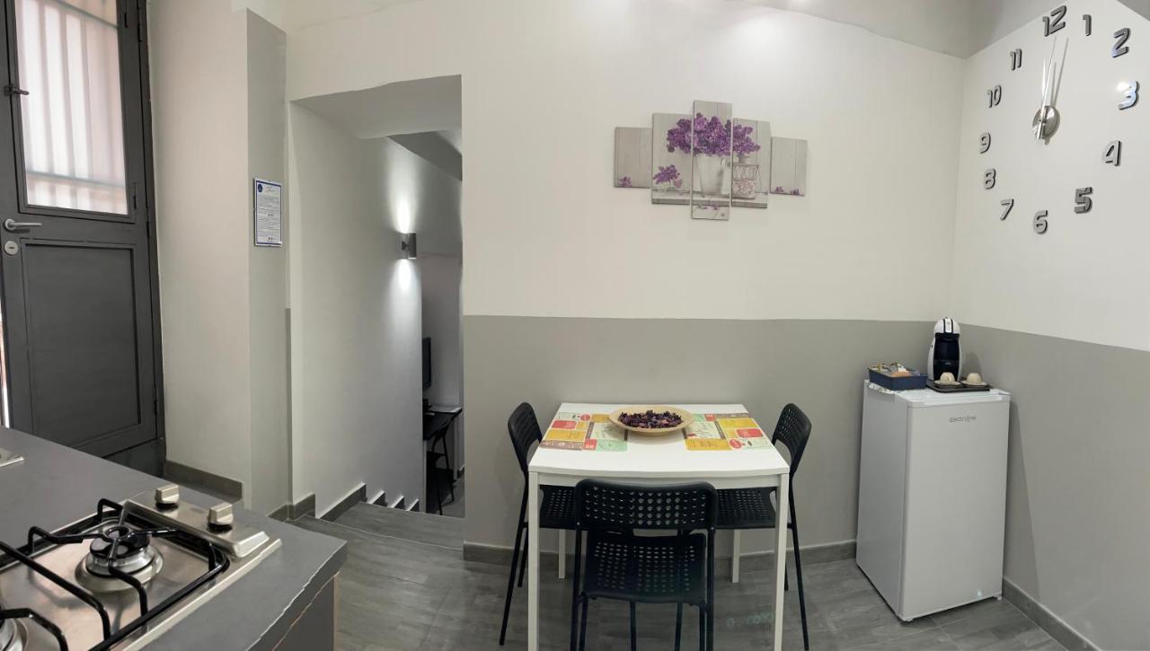 La Casa Di Karola Apartment Catania Luaran gambar